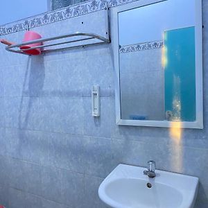 Kamar double standard